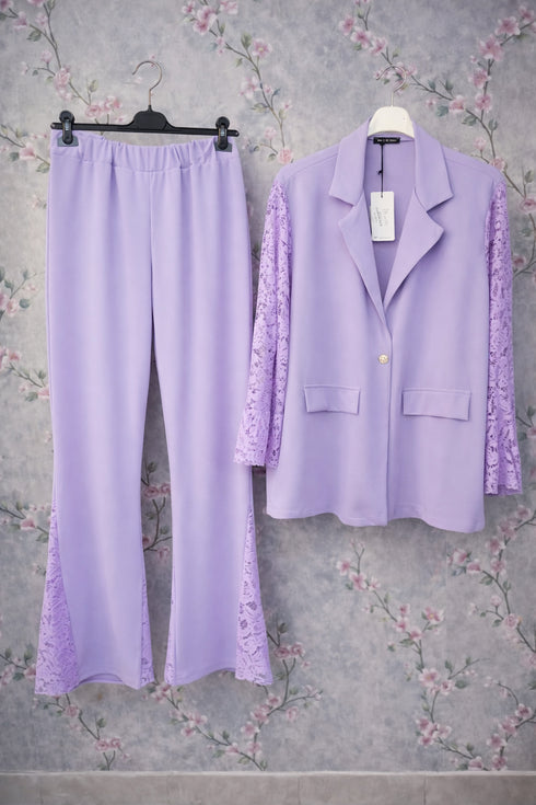 Tailleur Curvy con Inserti in Pizzo
