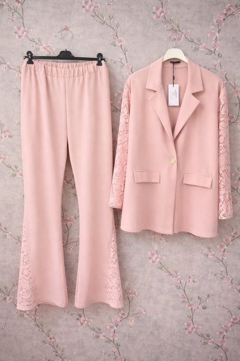 Tailleur Curvy con Inserti in Pizzo
