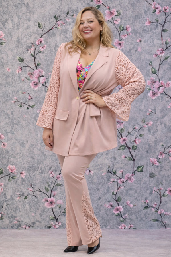 Tailleur Curvy con Inserti in Pizzo